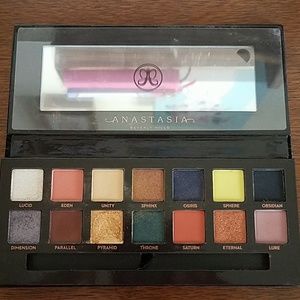 Anastasia Prism Pallet